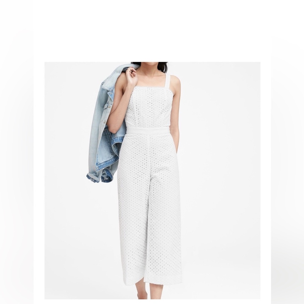 Banana Republic Women’s white eyelet Jumper